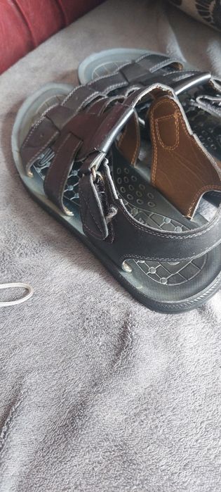 Vând sandale barbati mărimea 41