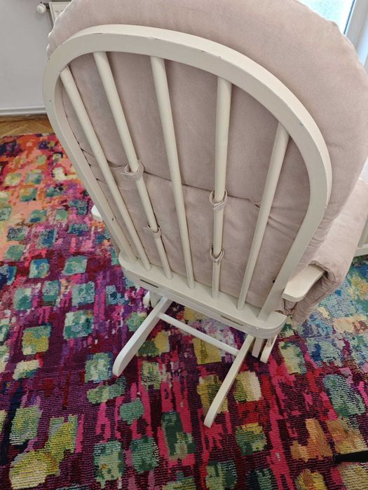 Scaun alaptare si taburet picioare marca Tutti Bambini