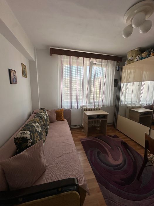 Vând apartament cu două camere în Aiud,Str.M.Viteazul Bl2sc.A etj.3,complet mobilat și cu loc de parcare.