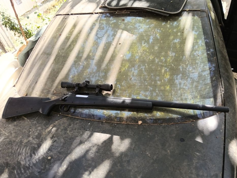 Pușca airsoft pe arc cu lunetă