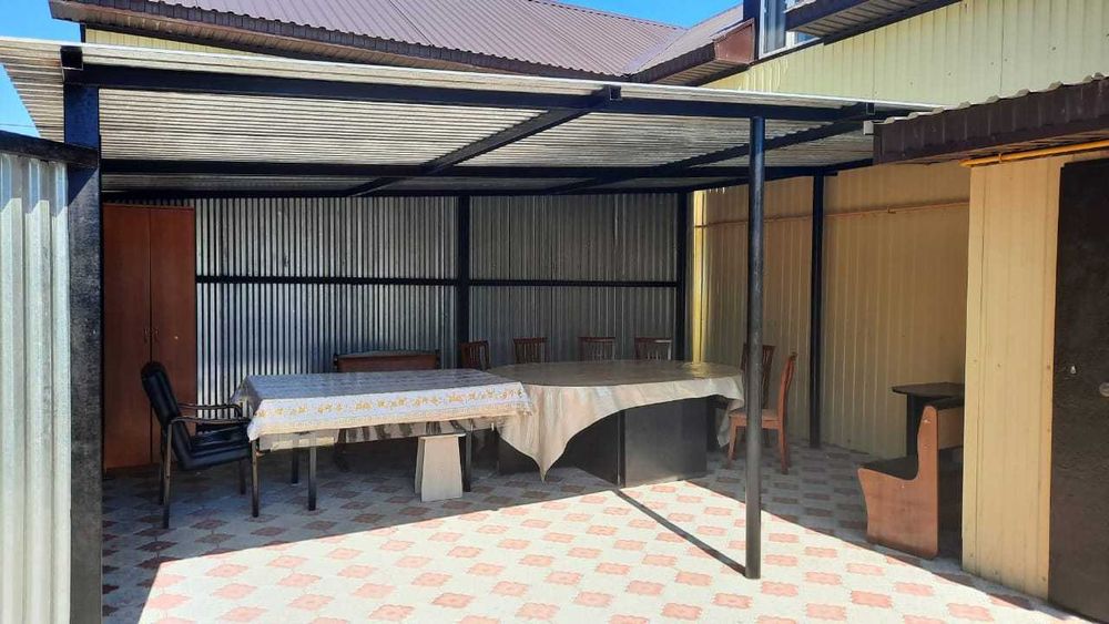 2-х этажный небольшой коттедж  недалеко от центра