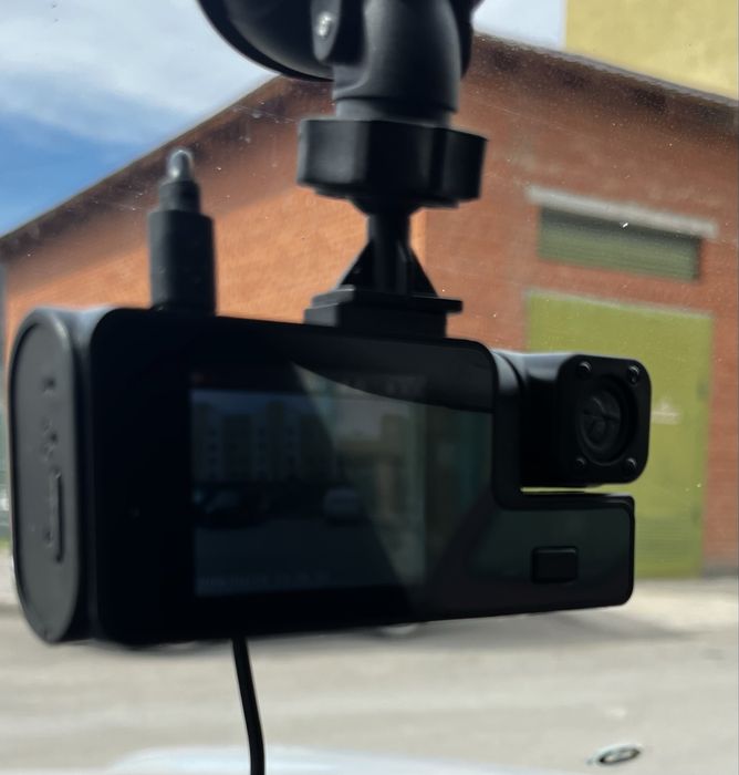 Видеорегистратор 2/1 почти новая