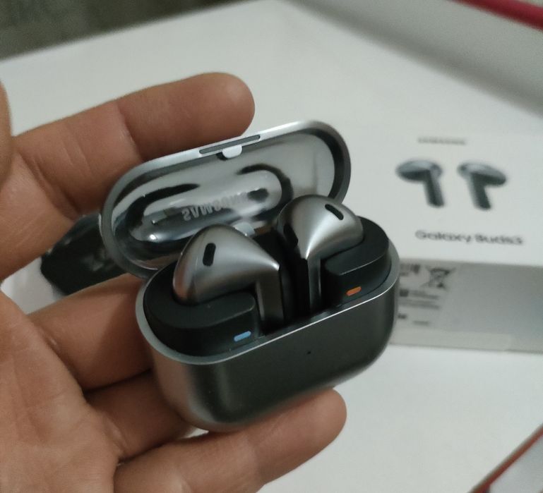 Продам Samsung galaxy bads 3