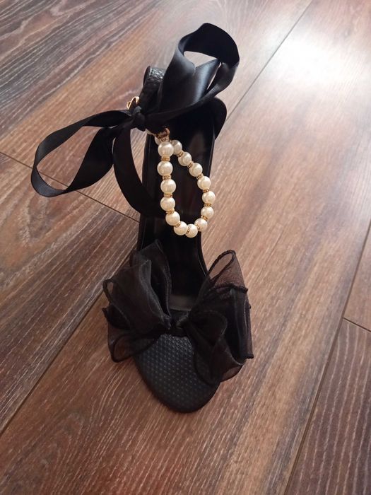 Обувки много стилни