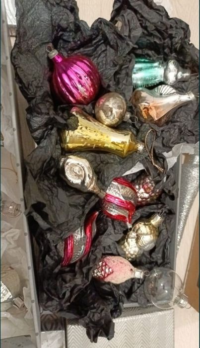 Советская ёлка со стекляными игрушками