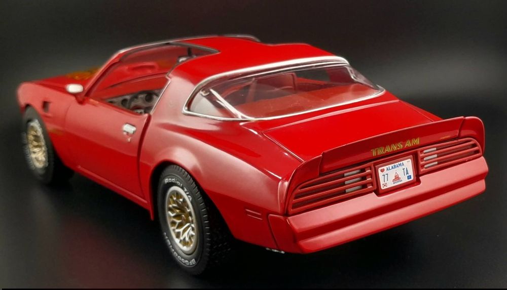 Macheta 1/18 Pontiac Firebird 1 977  Auto World