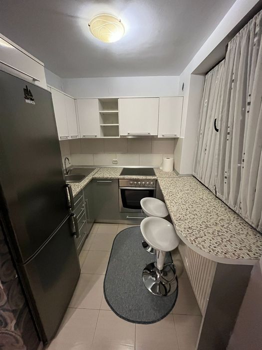 Închiriez apartament pe bulevardul Mihai Viteazul