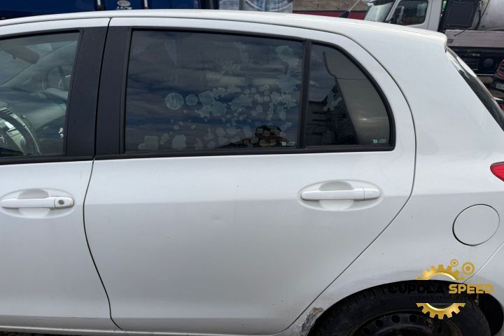 Usa / Portiera spate stanga cod culoare 068 Polar White Toyota Yaris