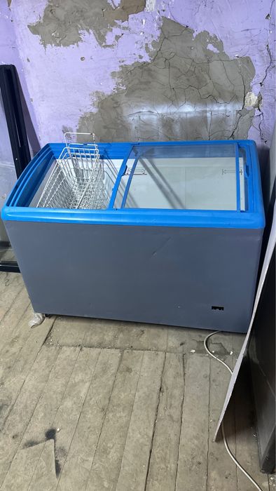 Витринный морозильник и холодильник
