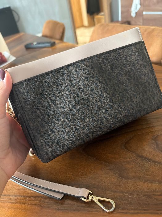 Чанта Michael Kors.