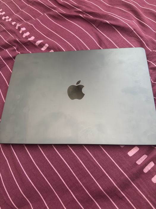 Не използван Macbook M4 air.    .