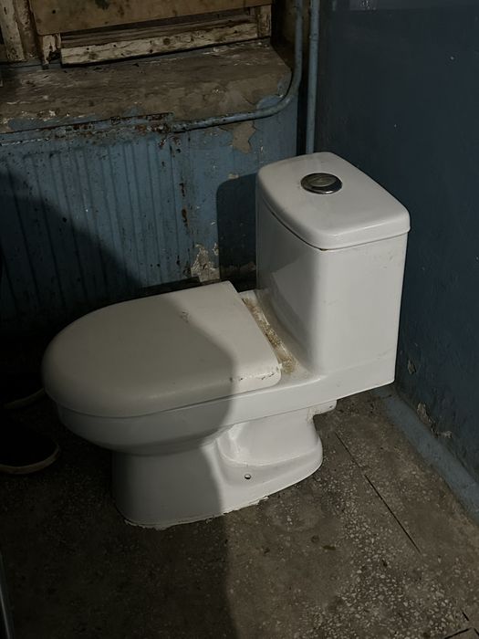 Унитаз в хорошошем виде с гарантией