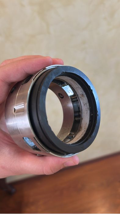 Торцевое уплотнение.