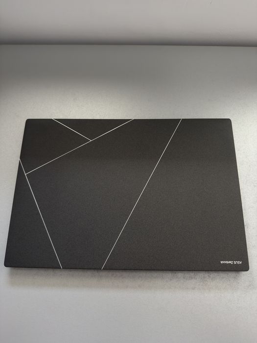 Asus zenbook S generatie noua AI integrat