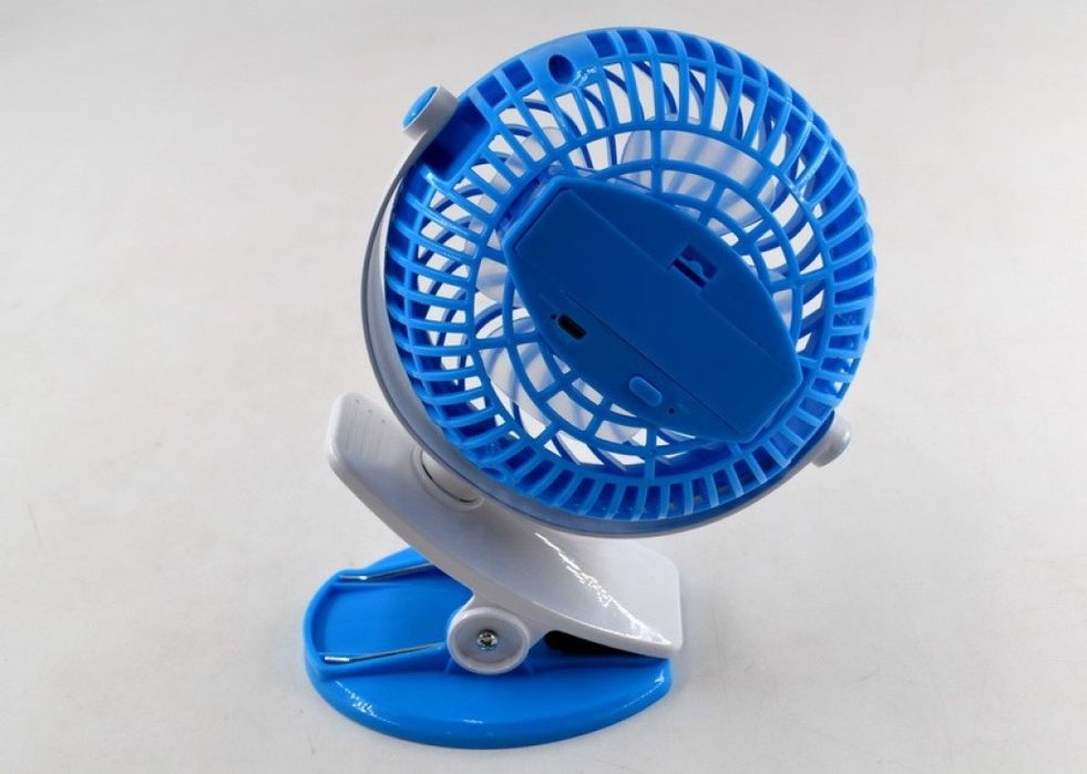 Вентилатор с USB захранване и щипка за закачане на различни места