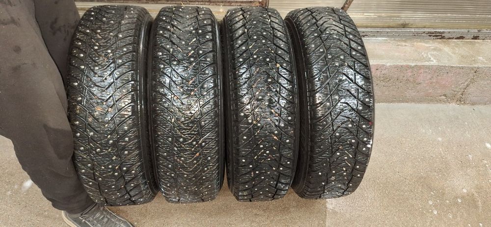 Продам резину с дисками  R15