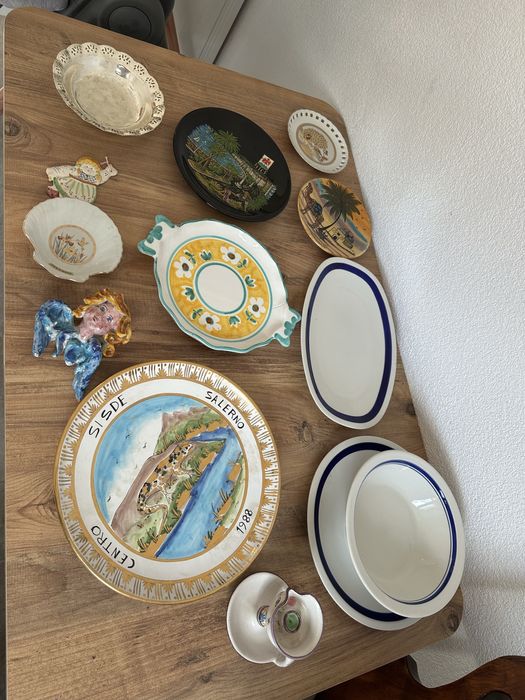 Farfurii si obiecte decorative din ceramica si metal