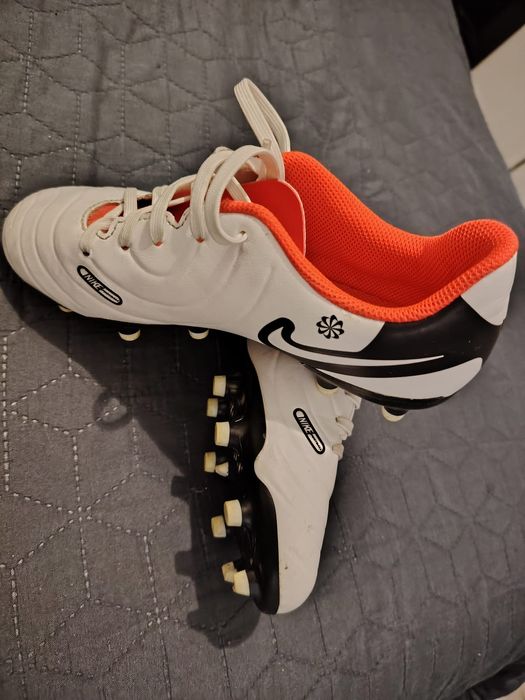 Ghete fotbal pentru iarba