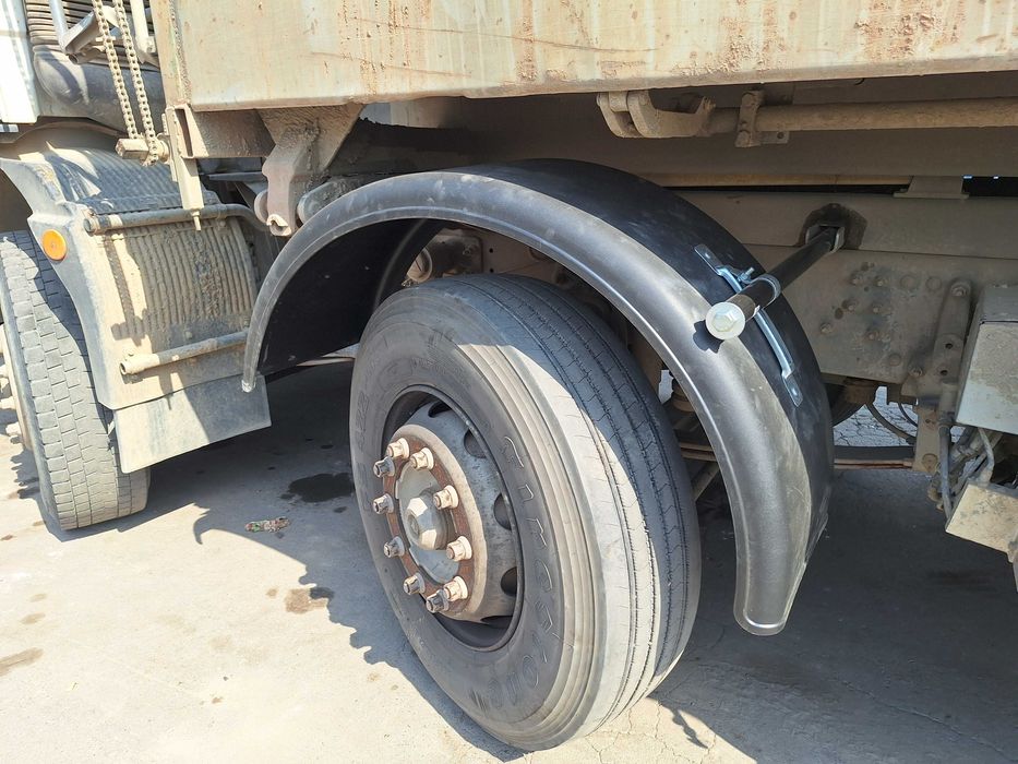 Самосвал VOLVO FM12