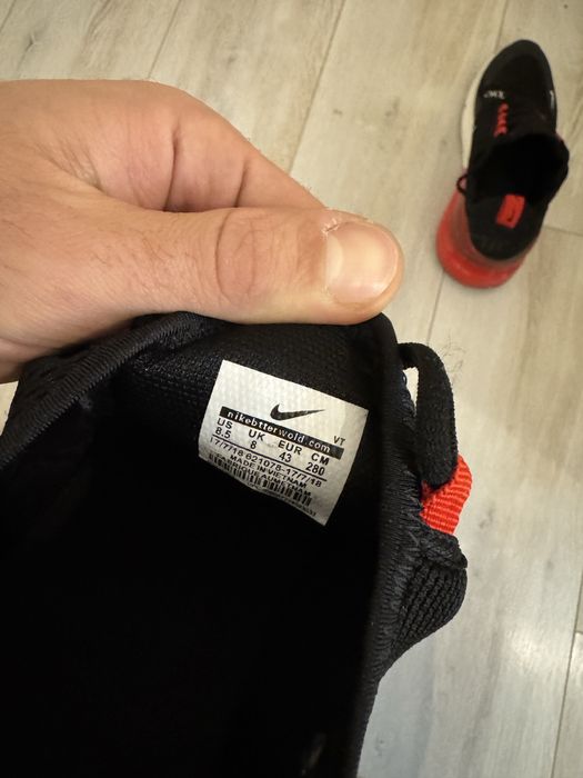 Adidasi Nike Air 270