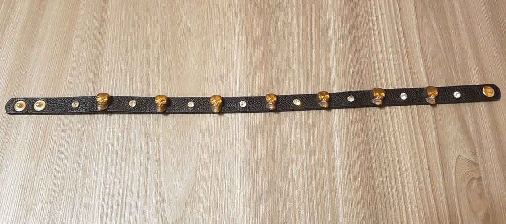 Colier tip choker din piele cu cranii și cristale