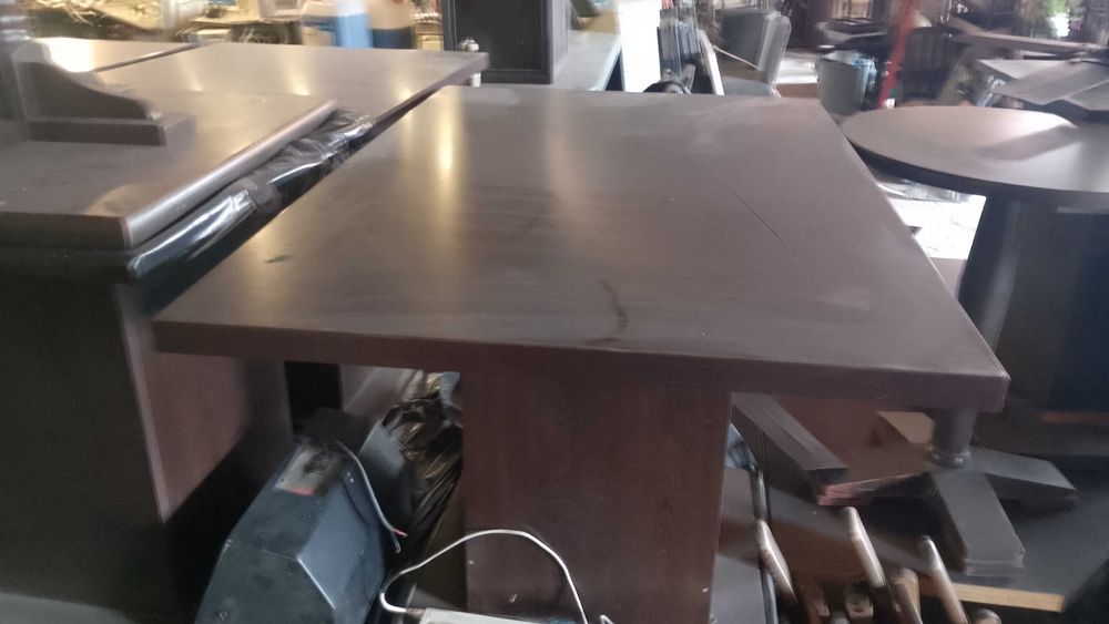 Продавам мебели за ресторант