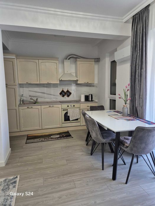 Vand apartament 2 camere cu parcare subterana