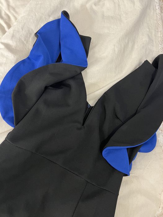 Официална рокля за повод с цепка