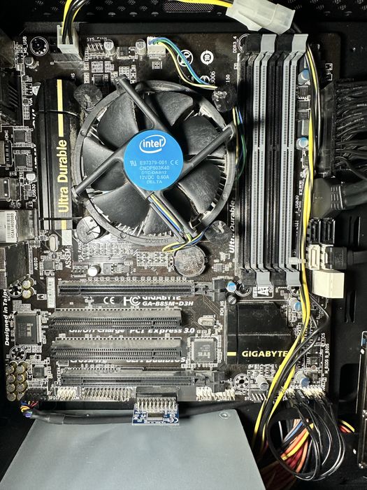 Sistem PC - Windows 10 Pro preinstalat