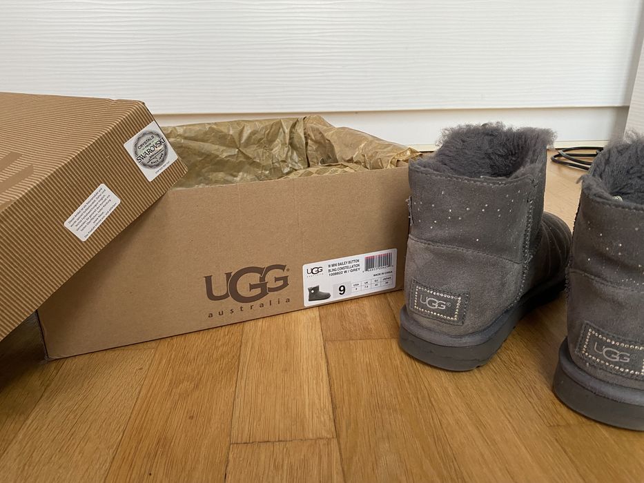Обувки UGG