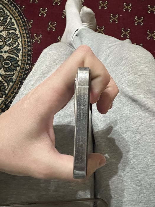 Iphone 12 pro telefoni sotiladi