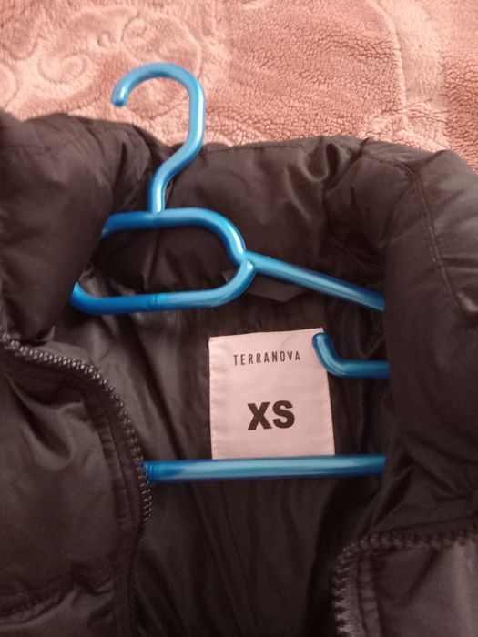 Vând geaca nouă purtata de doua ori cu vânzare directa de pe vinted