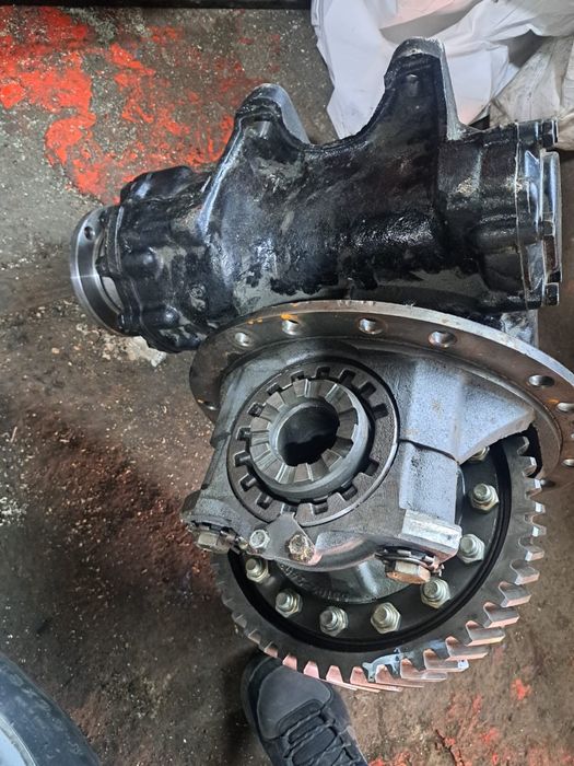 Продаю новый редуктор евро камаза задний(49 зубьев)