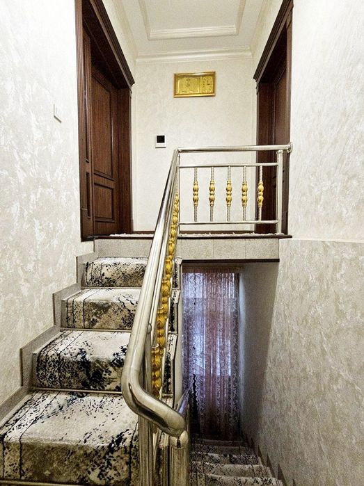 Продаётся готовый двух этажный дом , м.Беруний