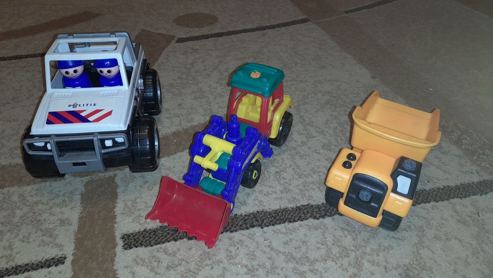 Игрушки, машинки .