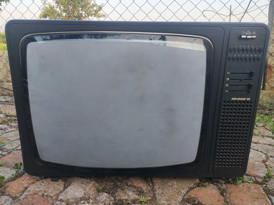 Ретро телевизор от 90 те