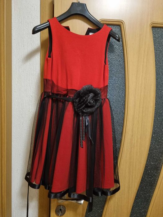 Детска червена рокля