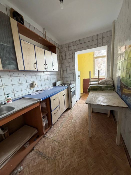 Сергели Спутник 4 2/2/4 без ремонта,балкон 1,2х5 48м²