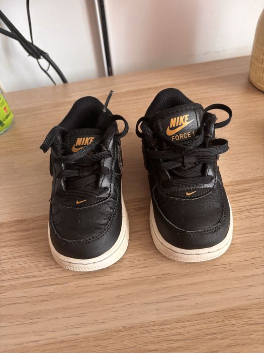 Adidasi nike force 1