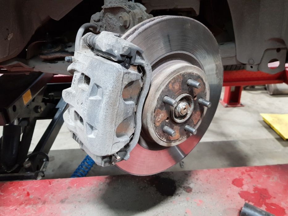 Суппорта , тормозные диски , колодки. Субару Subaru