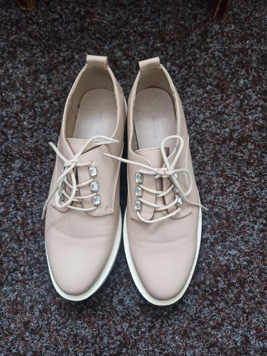 Продам ботинки женские