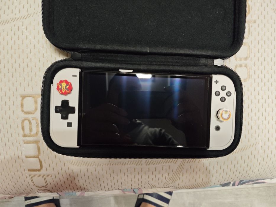 Продавам - Nintendo Switch Oled White
