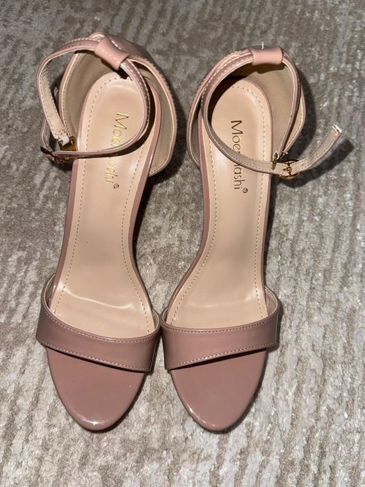 Босоножки новые цвет пудры