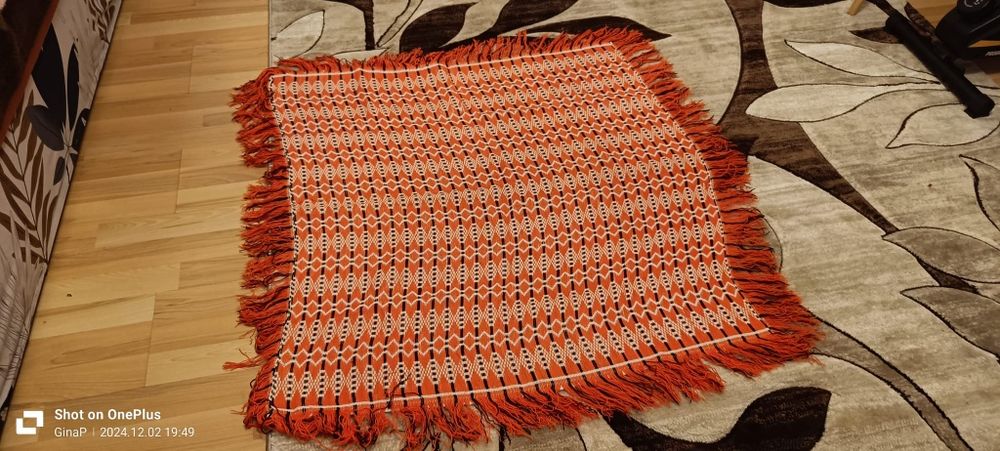 Vând fete masa  cusute manual.