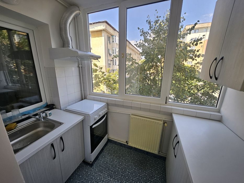 Apartament 2 camere în 1 Mai de închiriat