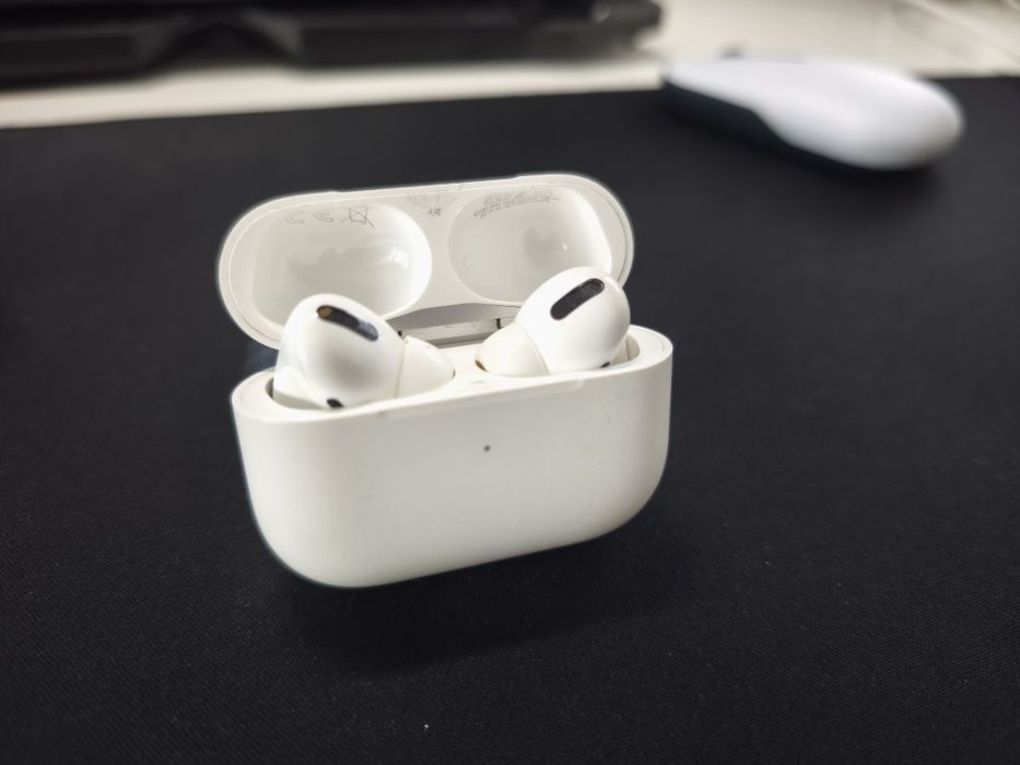 Căști Apple AirPods Pro 1 - Funcționare perfectă + 2 Huse + Dopuri de rezervă