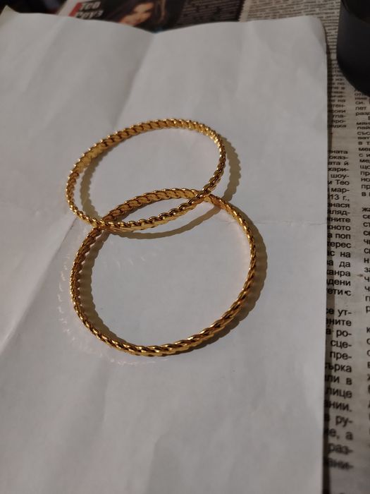 Позлатени гривни, преминали през златна баня