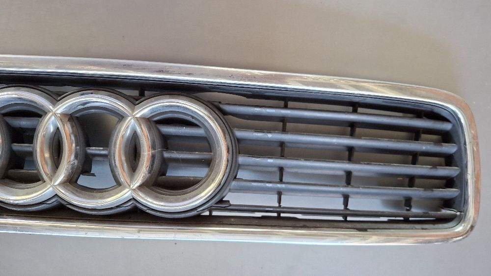 Продам решётку радиатора Audi A4 B5