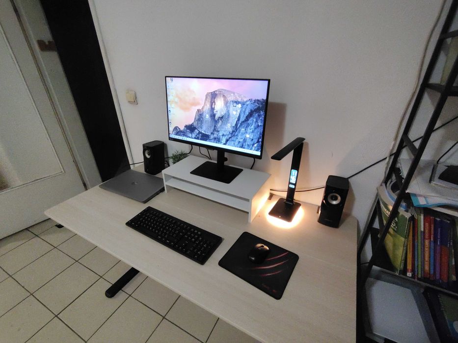 Samsung LS24A600U 24". Зарежда лаптопа ти; USB хъб 3-out. Клас А, като нов. 2560x1440, IPS матрица.