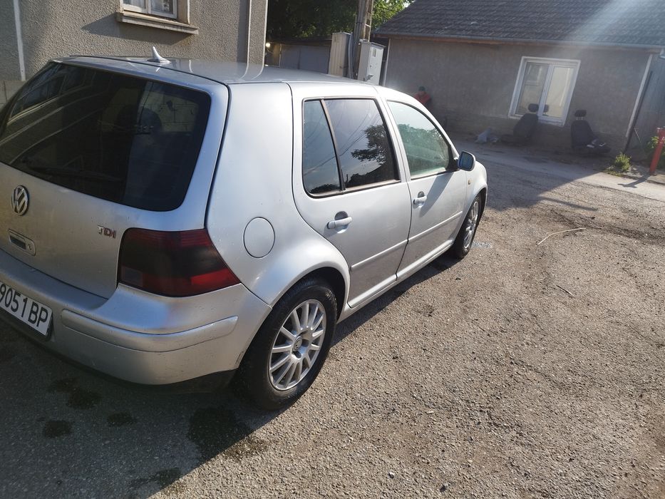 Продавам голф 4 1.9 131 6 скорости На чаати